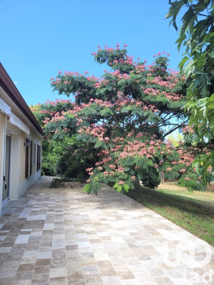 Maison traditionnelle 5 pièces de 110 m² à Saint-Aubin-de-Branne (33420)