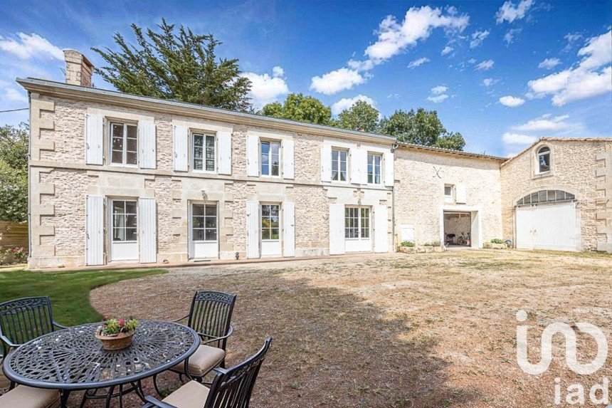 Mansion 6 rooms of 141 m² in Saint-Symphorien (79270)