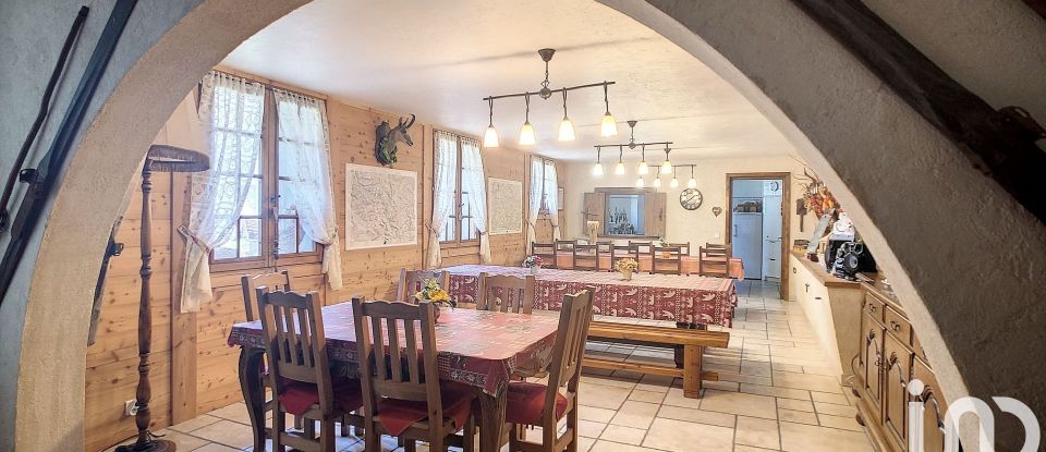 Cottage 15 rooms of 385 m² in Val d'Oronaye (04530)