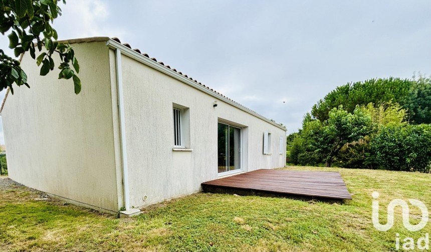 House 5 rooms of 103 m² in Breuil-Magné (17870)