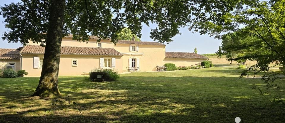 Mansion 12 rooms of 480 m² in Cherves-Richemont (16370)