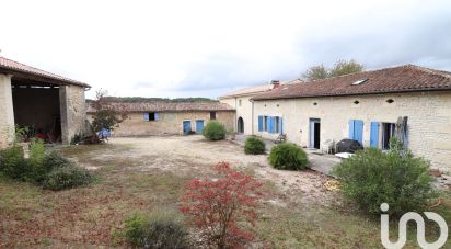 Maison traditionnelle 8 pièces de 384 m² à Sainte-Colombe (17210)