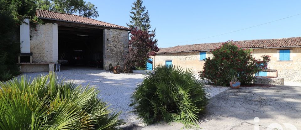 Traditional house 8 rooms of 384 m² in Sainte-Colombe (17210)