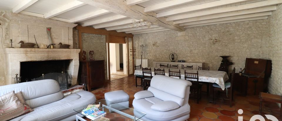 Traditional house 8 rooms of 384 m² in Sainte-Colombe (17210)