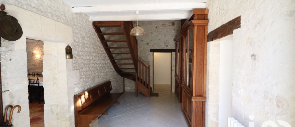 Traditional house 8 rooms of 384 m² in Sainte-Colombe (17210)