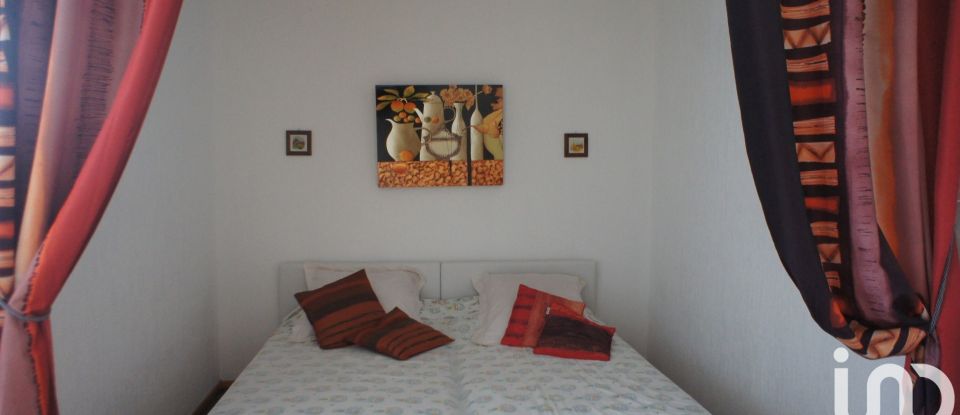 Studio 1 room of 30 m² in Gréoux-les-Bains (04800)