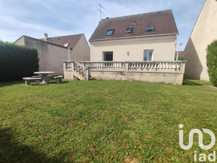 Traditional house 5 rooms of 114 m² in Le Plessis-Belleville (60330)