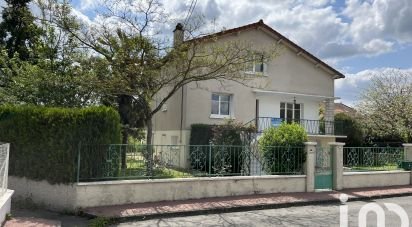 House 6 rooms of 151 m² in Naintré (86530)