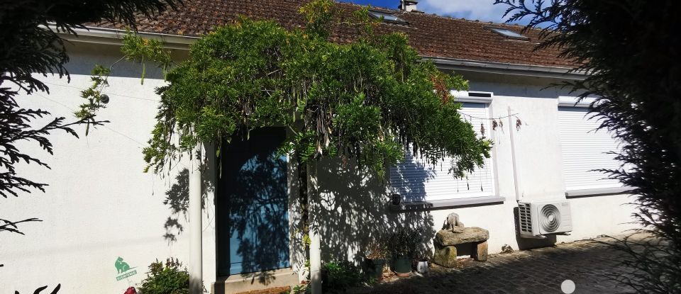 Maison traditionnelle 5 pièces de 130 m² à La Croix-en-Brie (77370)