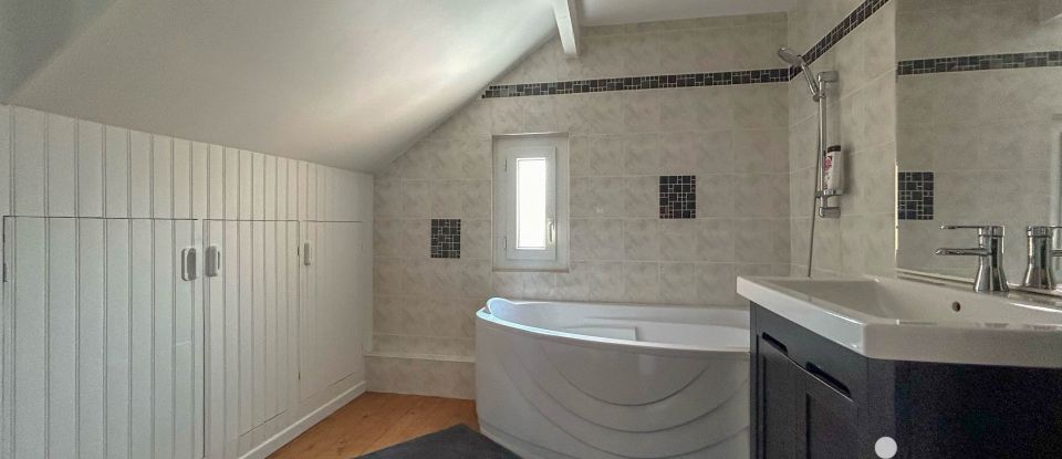 Maison 5 pièces de 115 m² à Montluçon (03100)