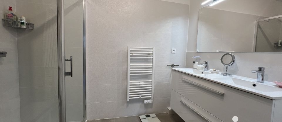 Appartement 3 pièces de 83 m² à Bormes-les-Mimosas (83230)