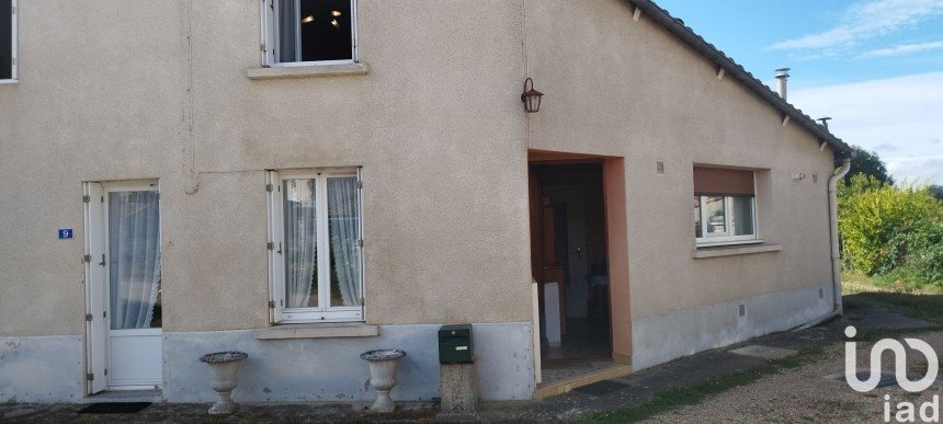 House 4 rooms of 145 m² in Bignoux (86800)