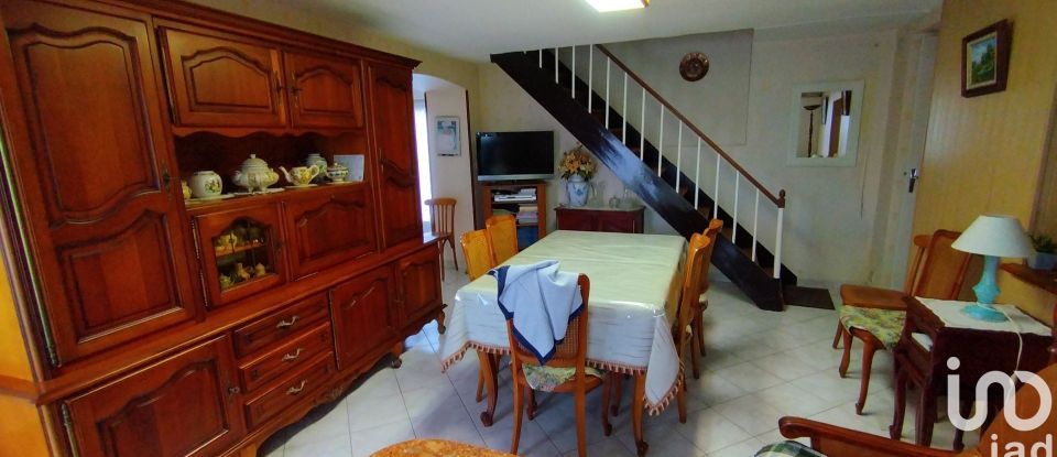 House 4 rooms of 145 m² in Bignoux (86800)