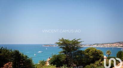 Duplex 5 rooms of 150 m² in Sanary-sur-Mer (83110)