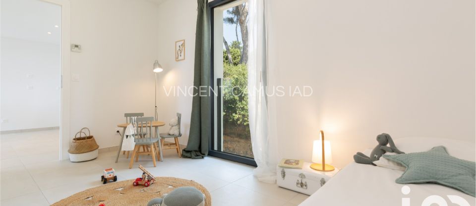 Duplex 5 rooms of 150 m² in Sanary-sur-Mer (83110)