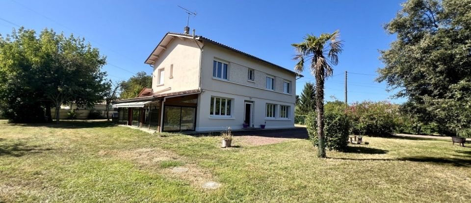 House 8 rooms of 217 m² in Val de Virvée (33240)