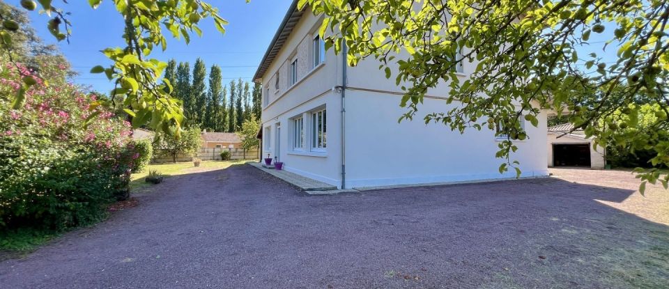 Maison 8 pièces de 217 m² à Val de Virvée (33240)