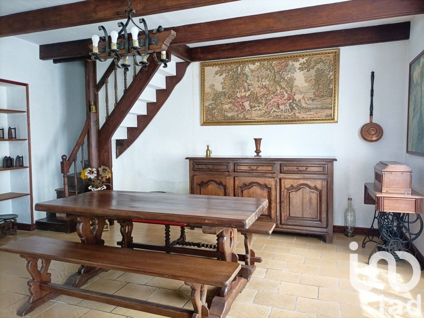 Traditional house 5 rooms of 102 m² in Couëron (44220)