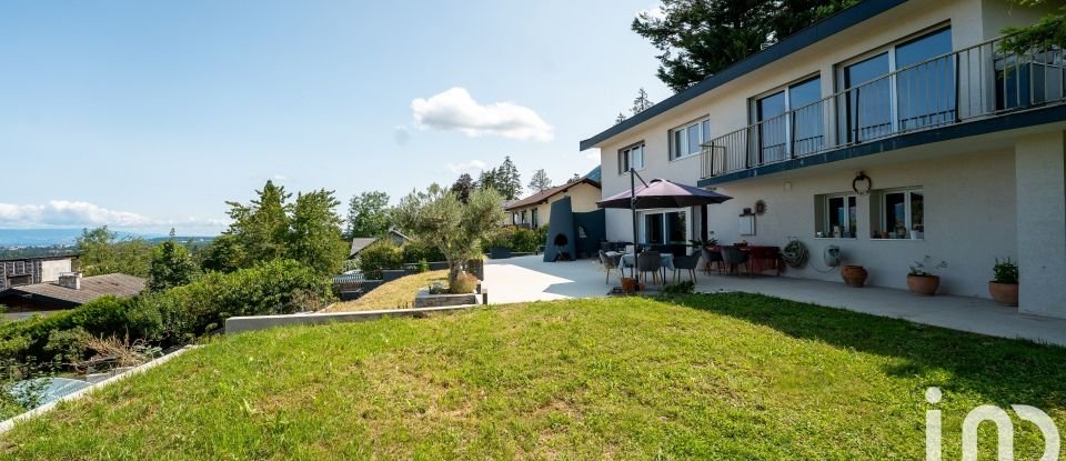 Maison traditionnelle 7 pièces de 192 m² à Bossey (74160)