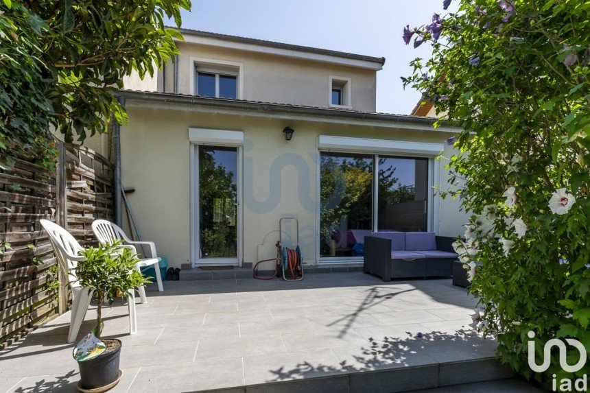 House 5 rooms of 95 m² in L'Haÿ-les-Roses (94240)