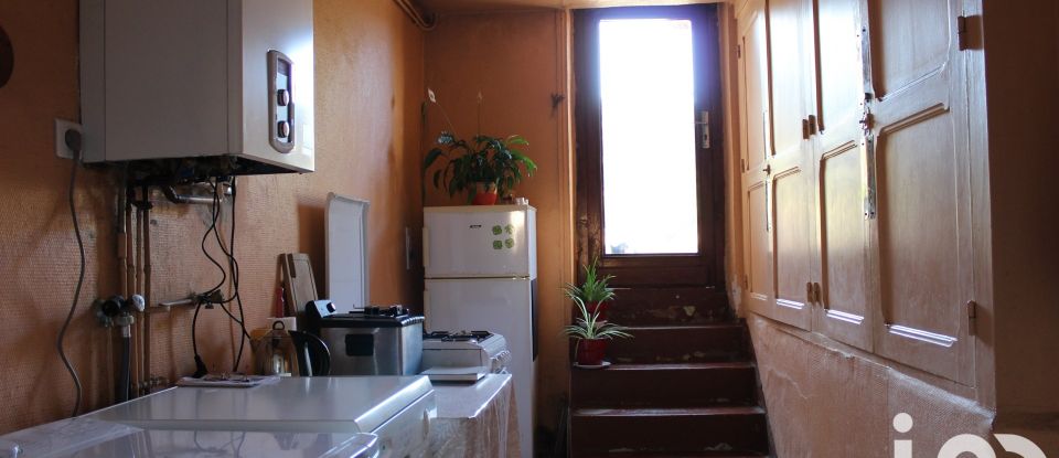 Traditional house 7 rooms of 157 m² in Thiers (63300)