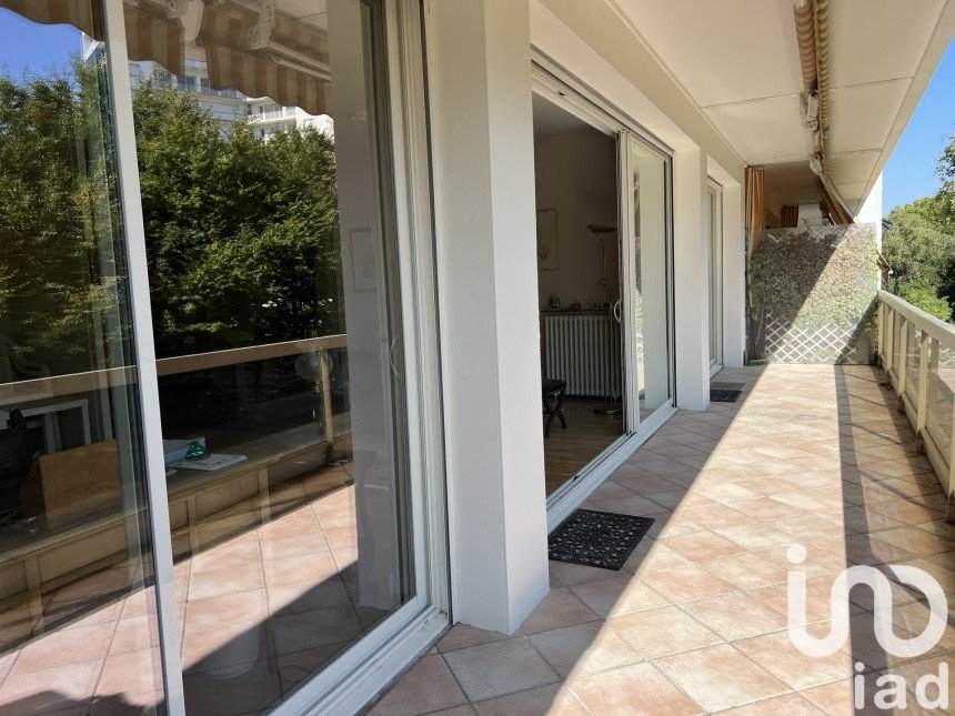 Apartment 5 rooms of 123 m² in La Rochelle (17000)