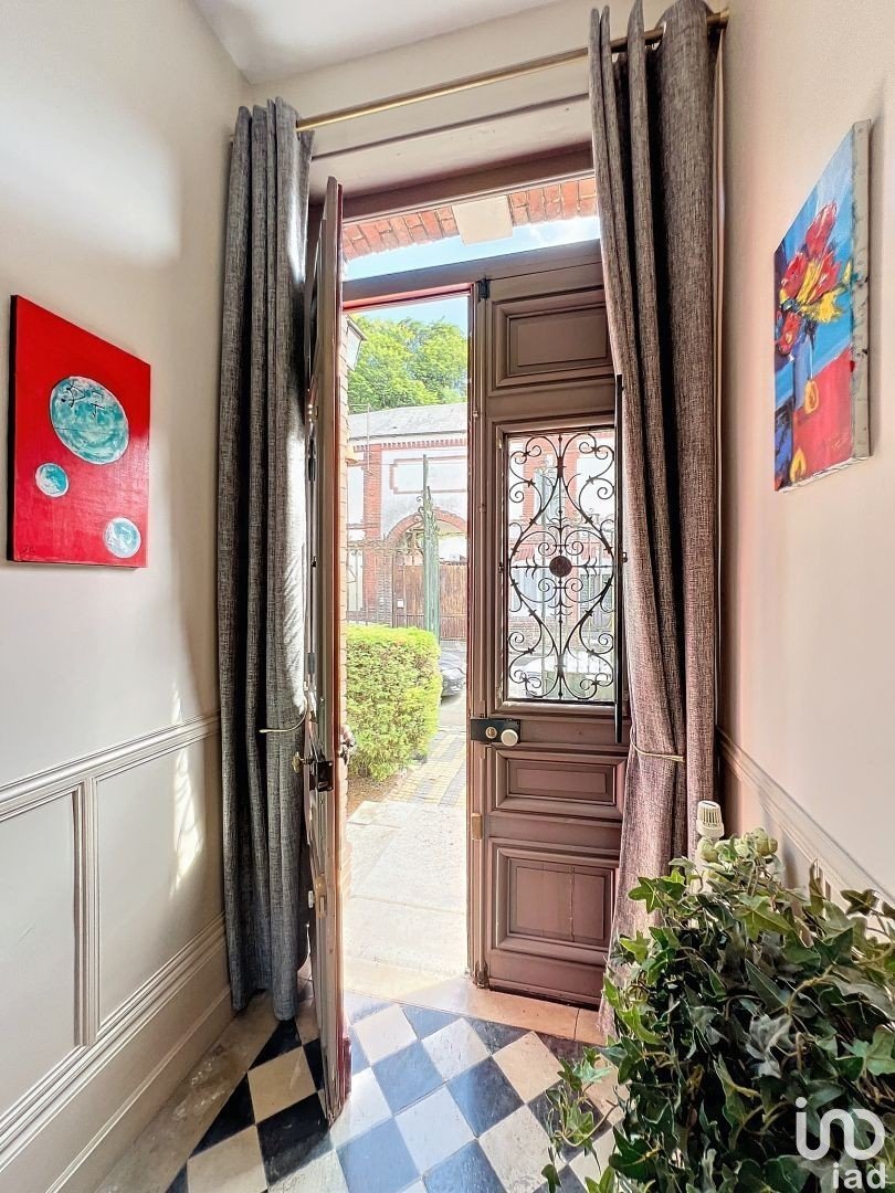 Maison 7 pièces de 360 m² à Gaillefontaine (76870)