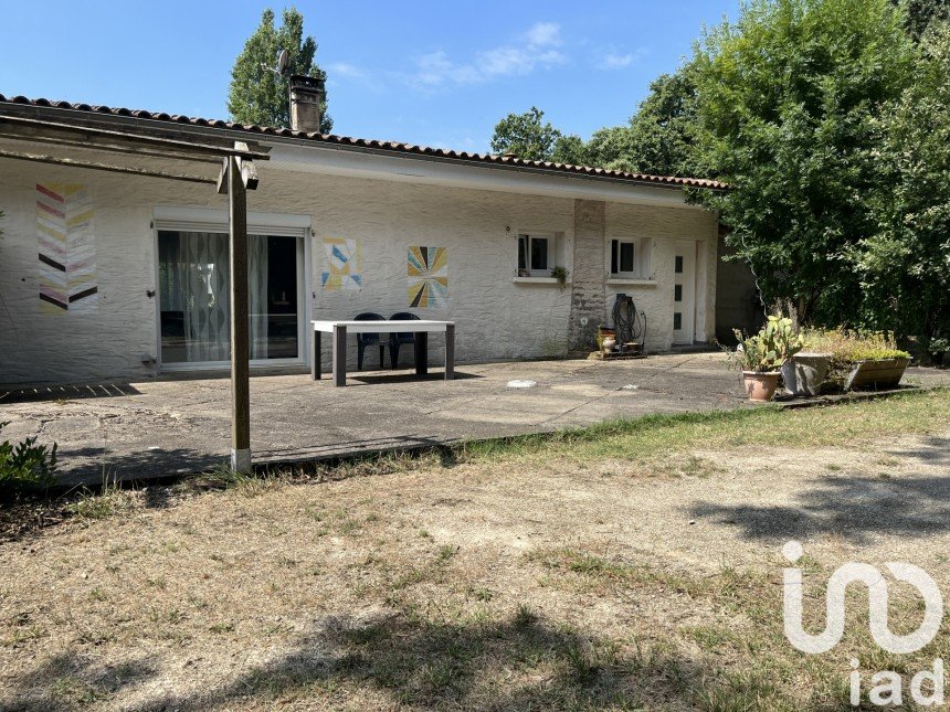 Maison de campagne 5 pièces de 141 m² à Saint-Romain-de-Benet (17600)