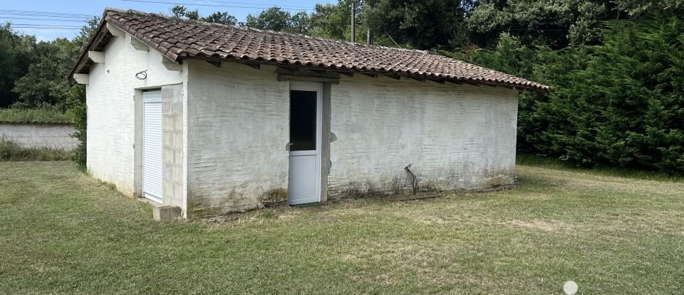 Maison de campagne 5 pièces de 141 m² à Saint-Romain-de-Benet (17600)