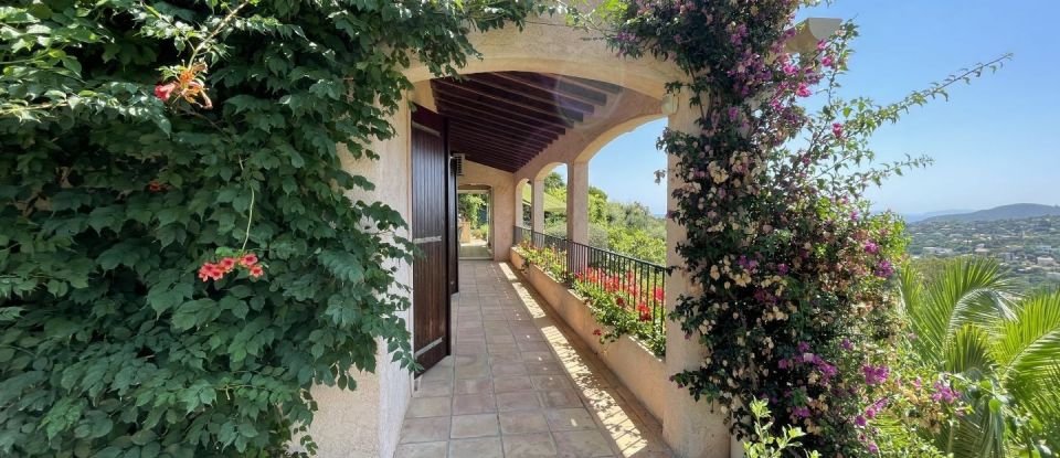 House 6 rooms of 170 m² in Cavalaire-sur-Mer (83240)