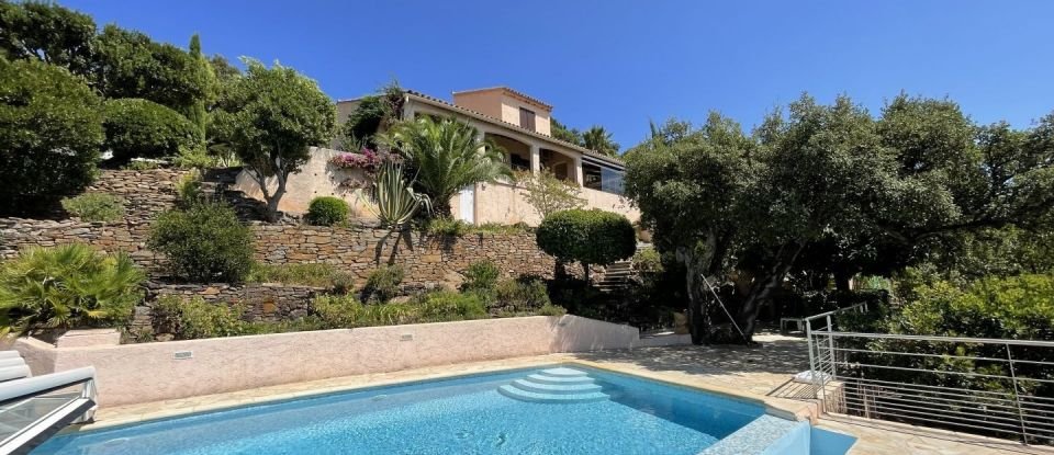 House 6 rooms of 170 m² in Cavalaire-sur-Mer (83240)