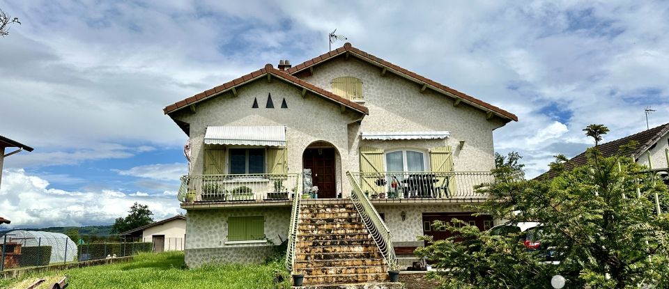 Traditional house 5 rooms of 106 m² in Saint-André-le-Puy (42210)