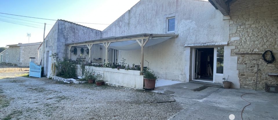 Village house 5 rooms of 138 m² in Saint-Ciers-du-Taillon (17240)