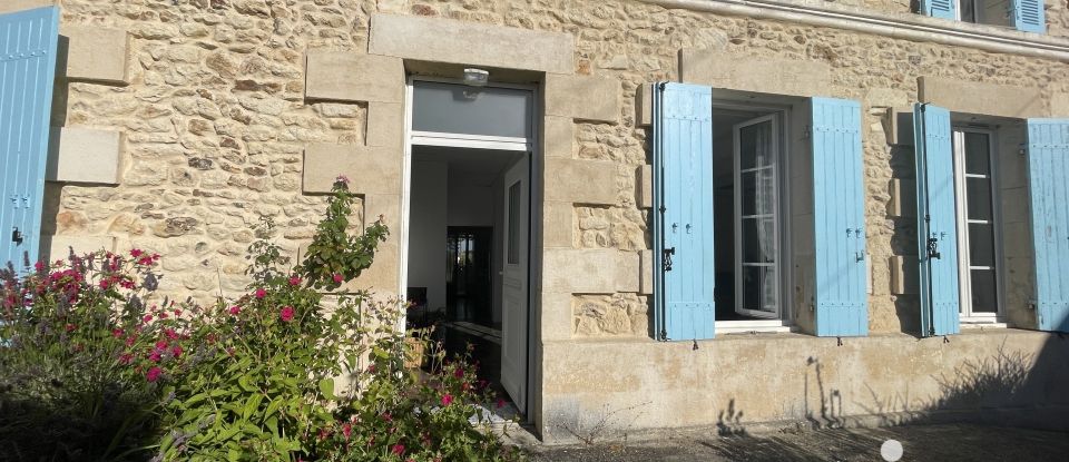 Maison de village 5 pièces de 138 m² à Saint-Ciers-du-Taillon (17240)