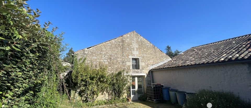 Village house 5 rooms of 138 m² in Saint-Ciers-du-Taillon (17240)