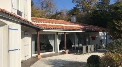 House 5 rooms of 166 m² in Saintes (17100)