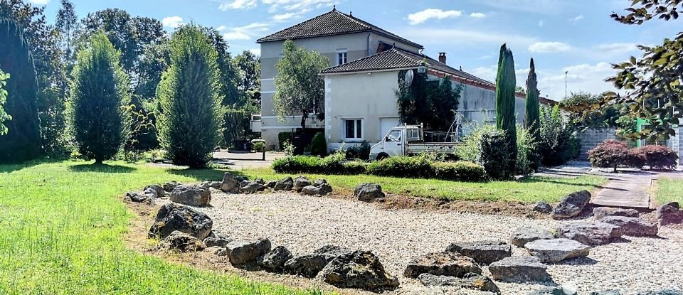 House 17 rooms of 400 m² in Montbron (16220)