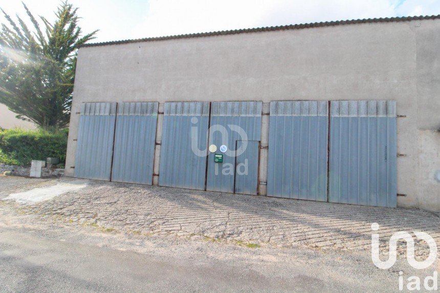 Parking/garage/box de 120 m² à Saint-Victor-et-Melvieu (12400)