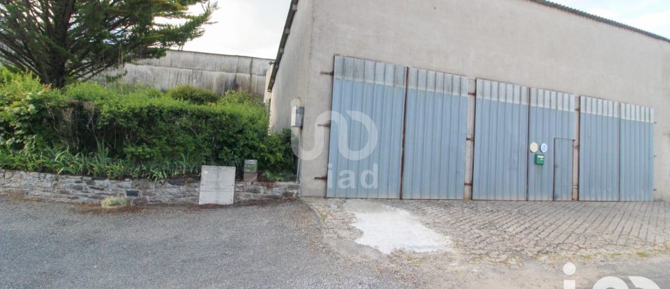 Parking/garage/box de 120 m² à Saint-Victor-et-Melvieu (12400)