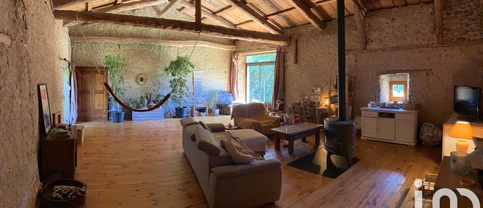 Country house 6 rooms of 152 m² in Saint-Bonnet-le-Bourg (63630)