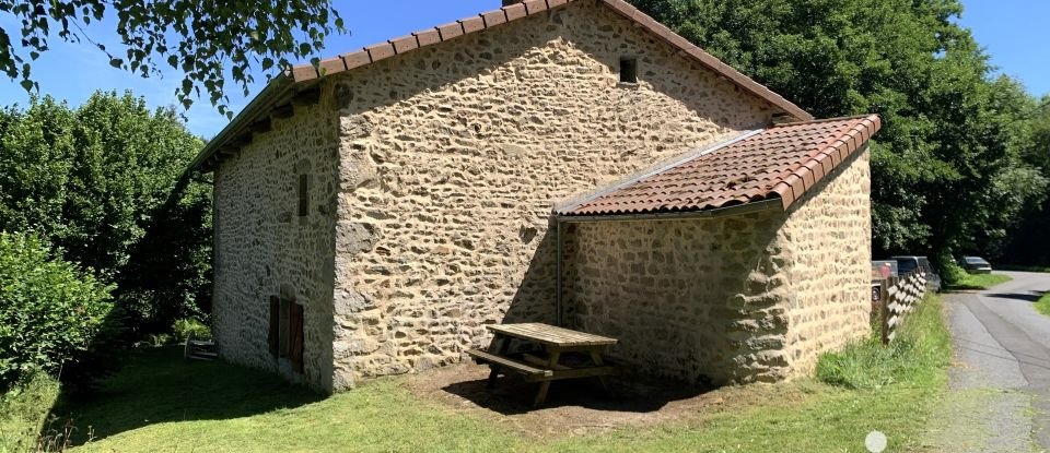 Country house 6 rooms of 152 m² in Saint-Bonnet-le-Bourg (63630)