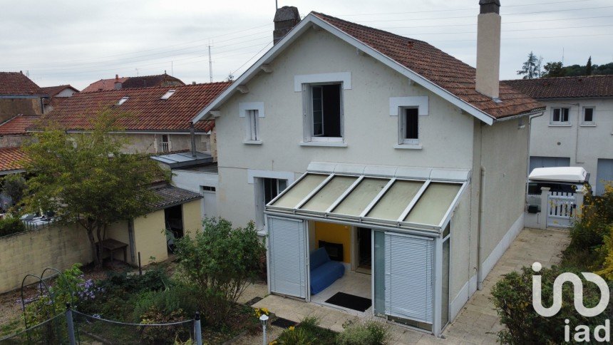 Maison 4 pièces de 130 m² à La Rochefoucauld (16110)