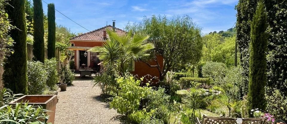 Mansion 6 rooms of 255 m² in Grasse (06130)