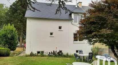 House 6 rooms of 143 m² in Carhaix-Plouguer (29270)