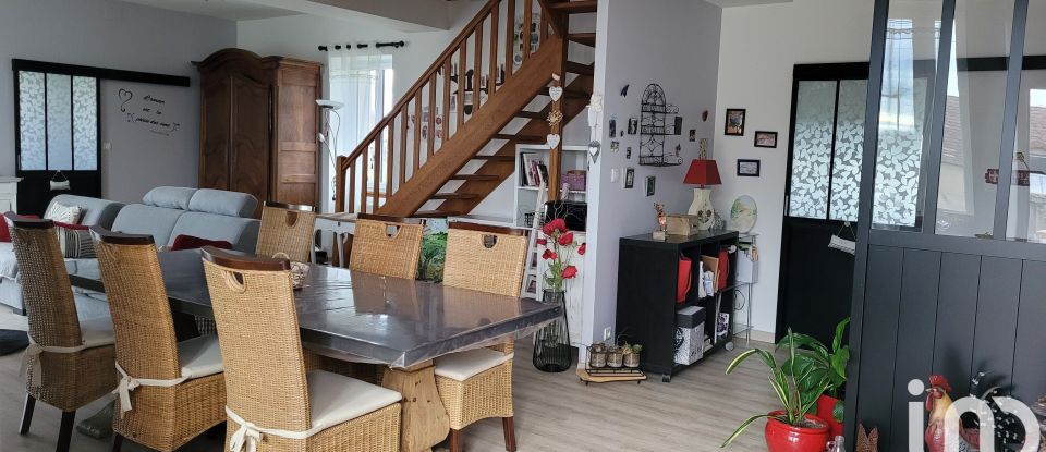 Maison de campagne 6 pièces de 144 m² à Volesvres (71600)