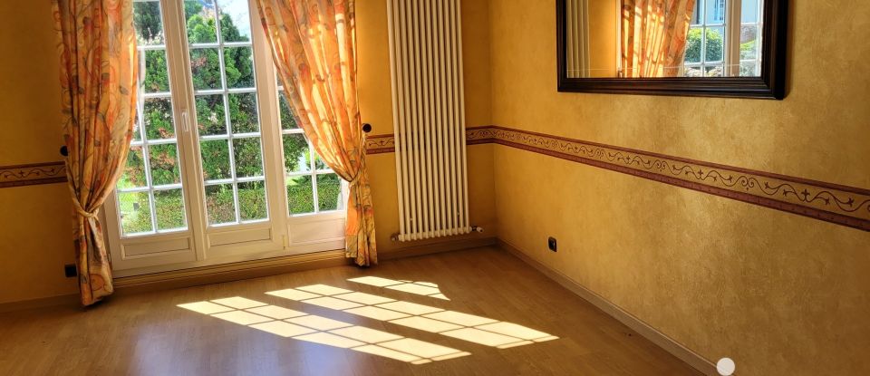 Town house 5 rooms of 149 m² in Gueugnon (71130)