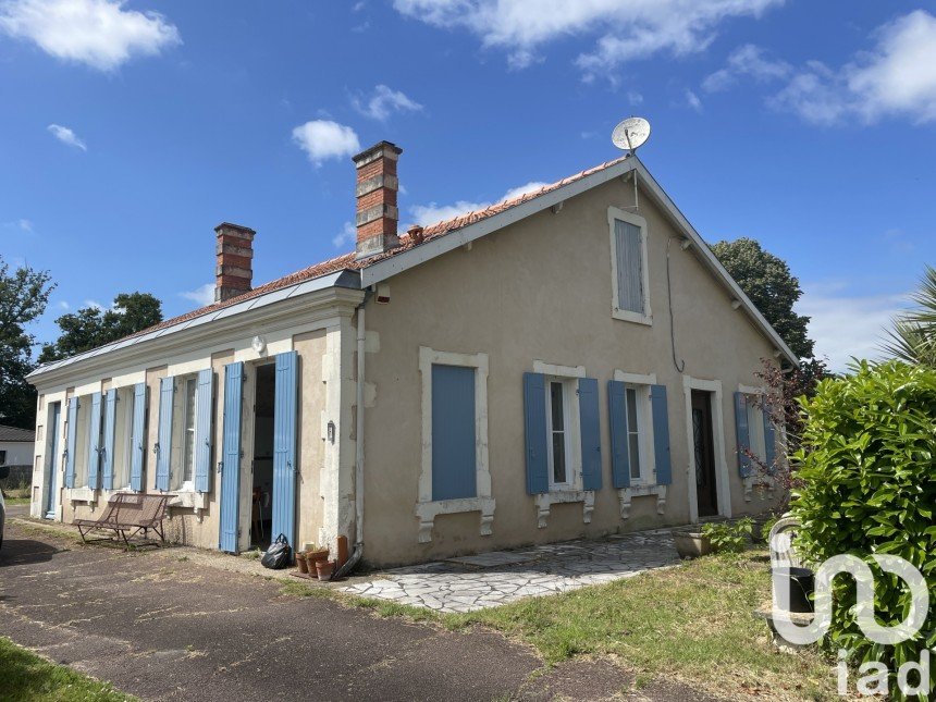 Maison 8 pièces de 165 m² à Les Mathes (17570)