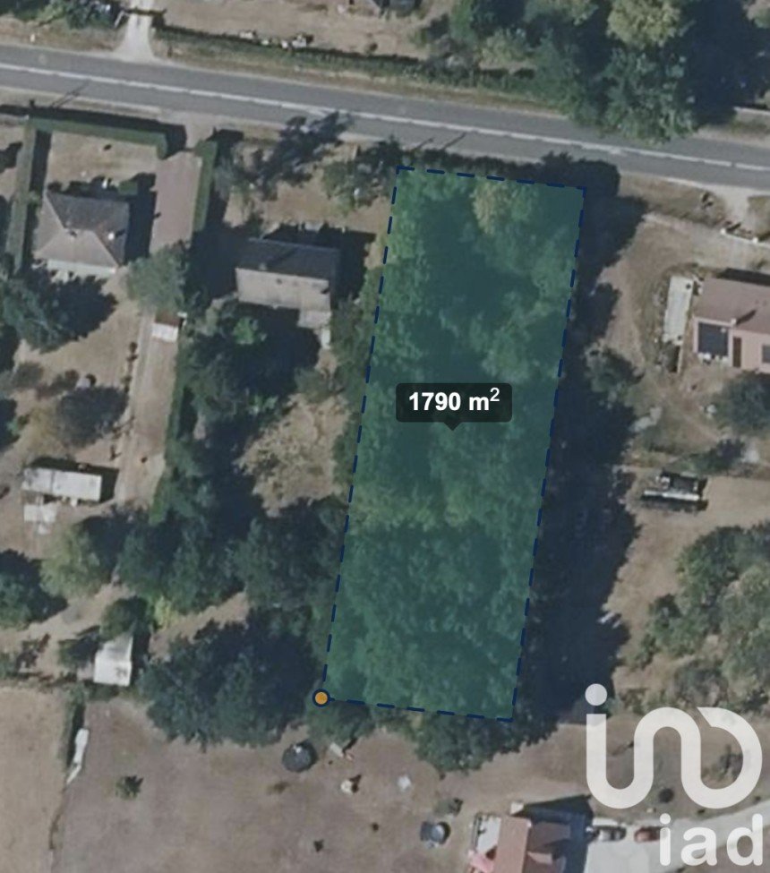 Land of 1,792 m² in Varennes-Changy (45290)