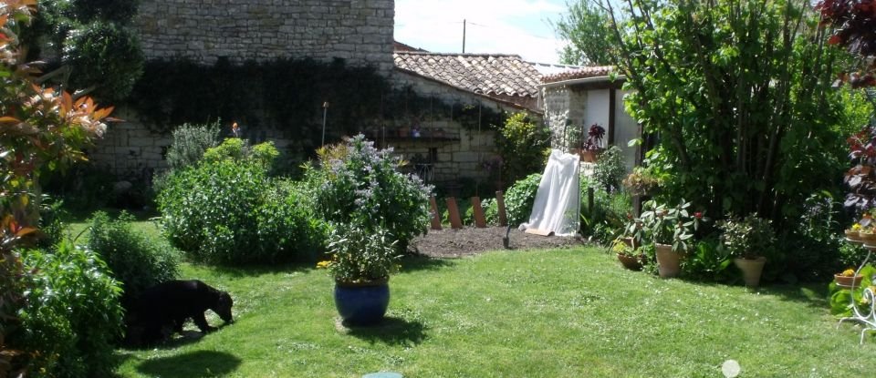 Maison traditionnelle 6 pièces de 164 m² à Saint-Crépin (17380)