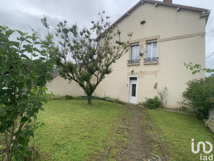 House 6 rooms of 136 m² in Roucy (02160)